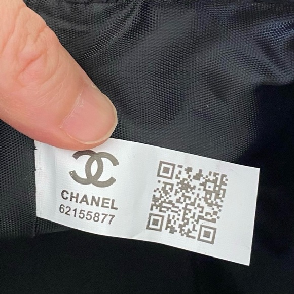 Brand New Chanel Black Nylon Large Makeup Bag/Pouch/Clutch with Wrist Strap - Picture 14 of 15